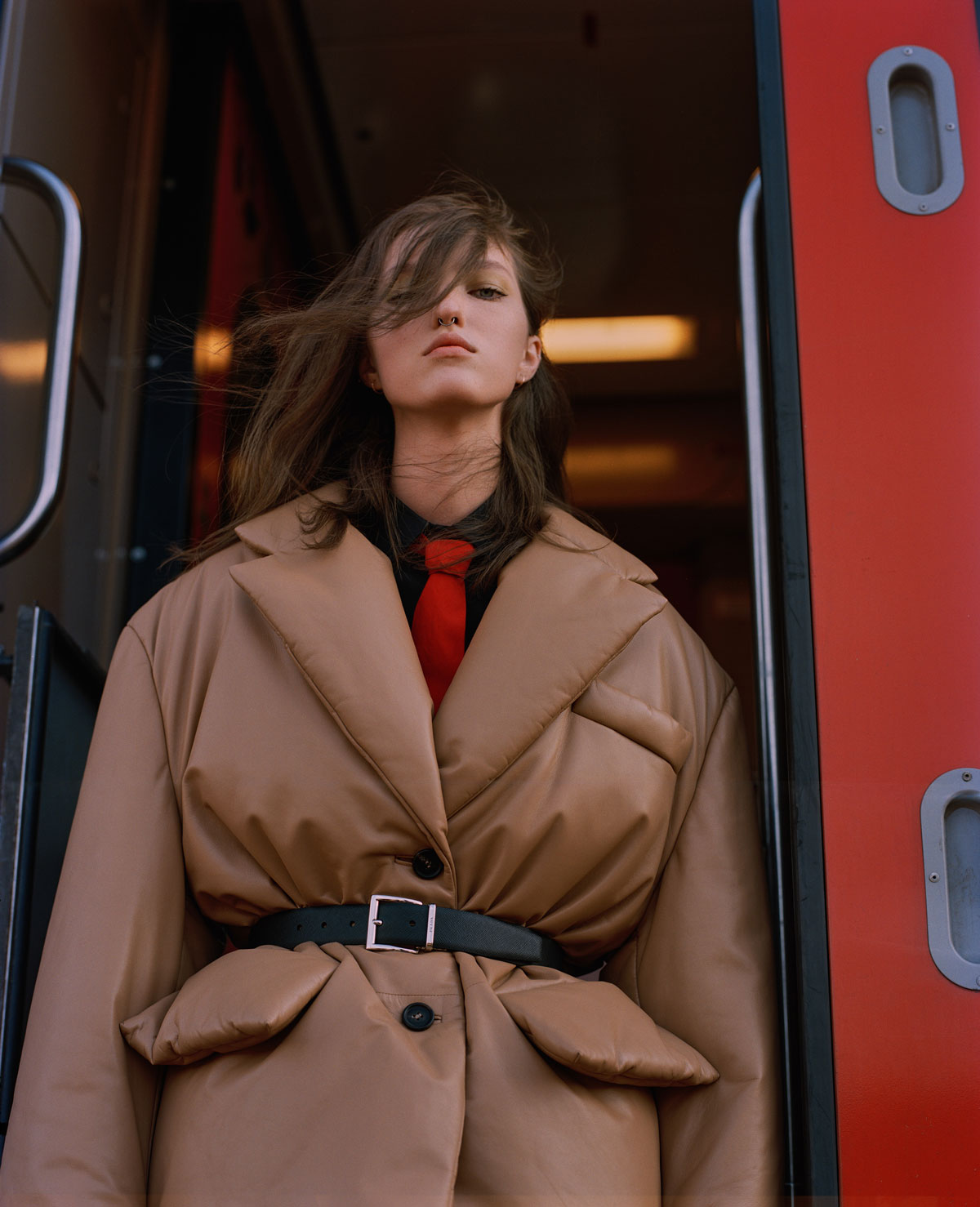 Elle Russia November 2020 在火车上的时尚大片 时尚图库 第4张